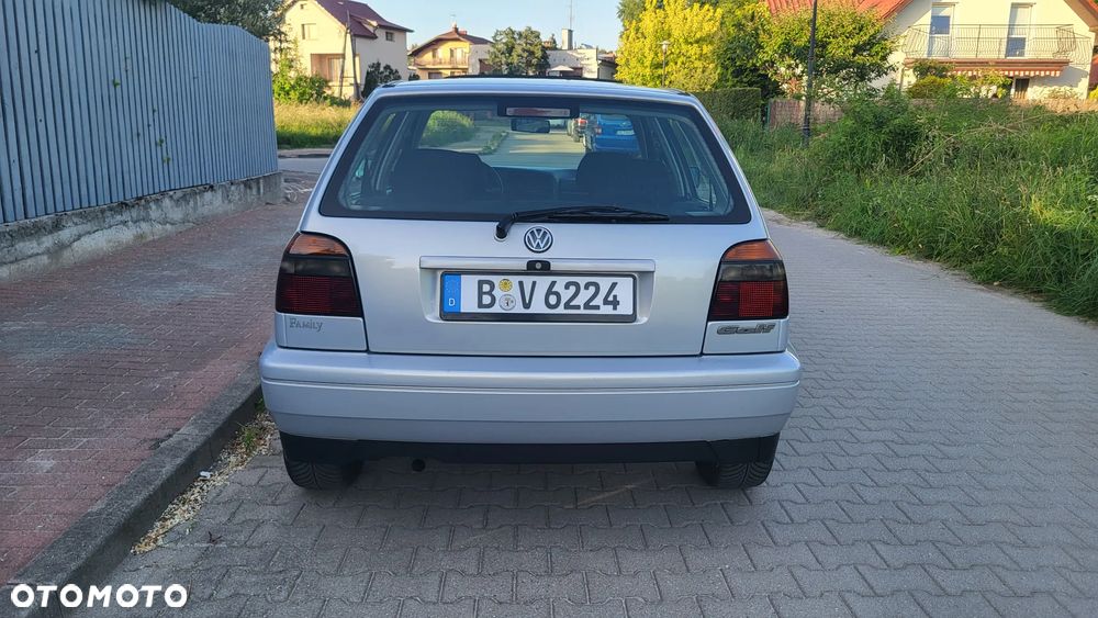 Volkswagen Golf - 5