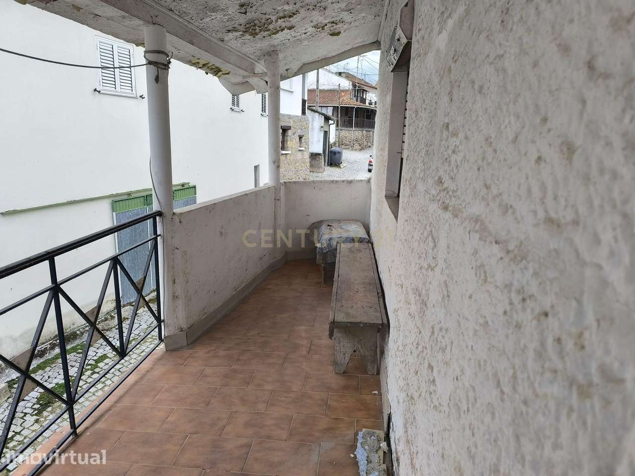 Casa de 2 pisos com varanda - Grande imagem: 3/13