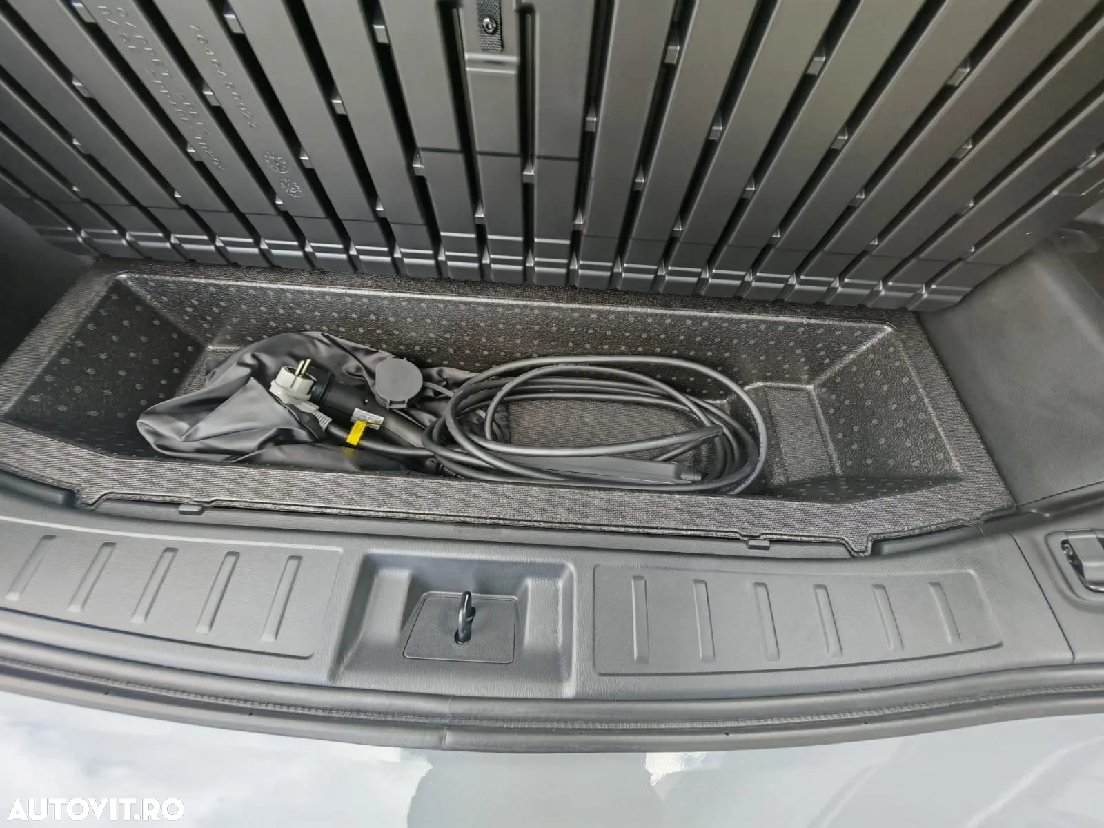 Mitsubishi Outlander 2.4 4WD Plug-In Hybrid - 23