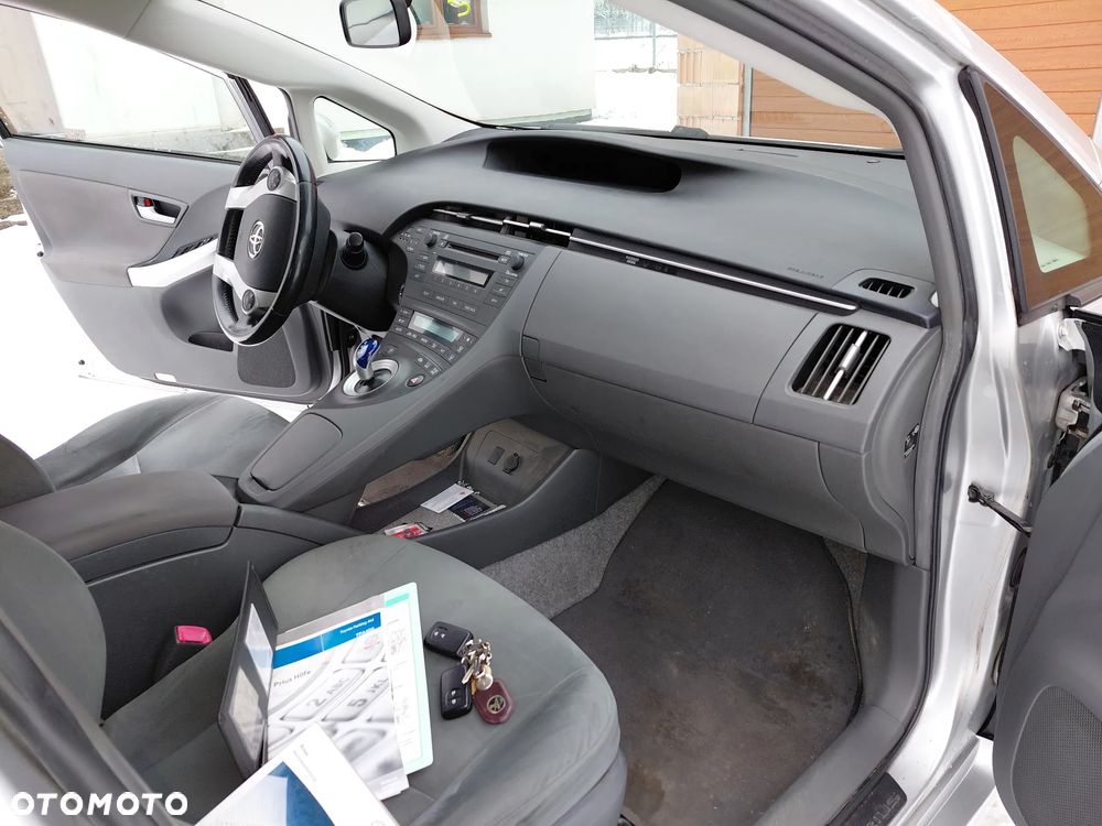 Toyota Prius 1.8 HSD Prestige - 10