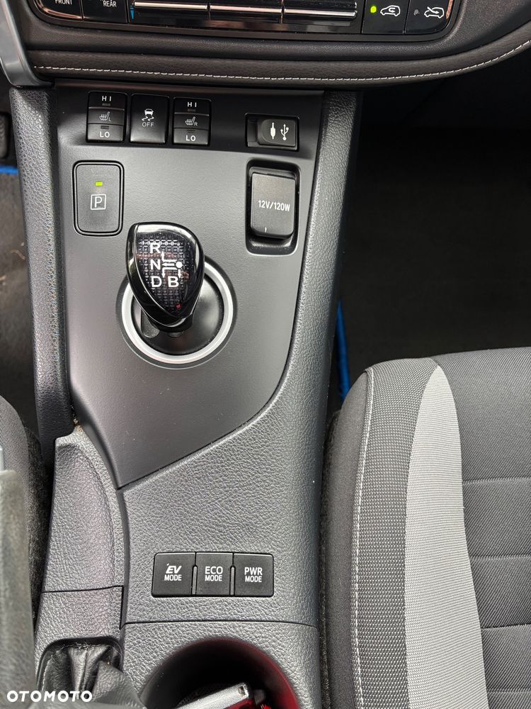 Toyota Auris 1.8 HSD Prestige NAVI - 24