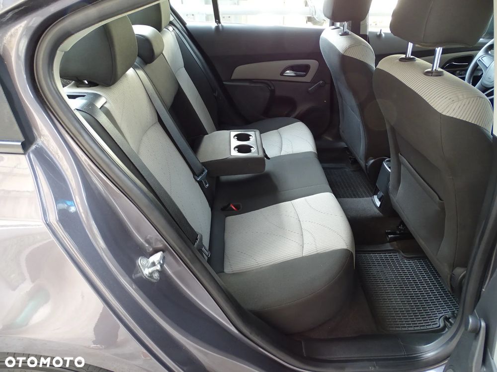 Chevrolet Cruze - 12