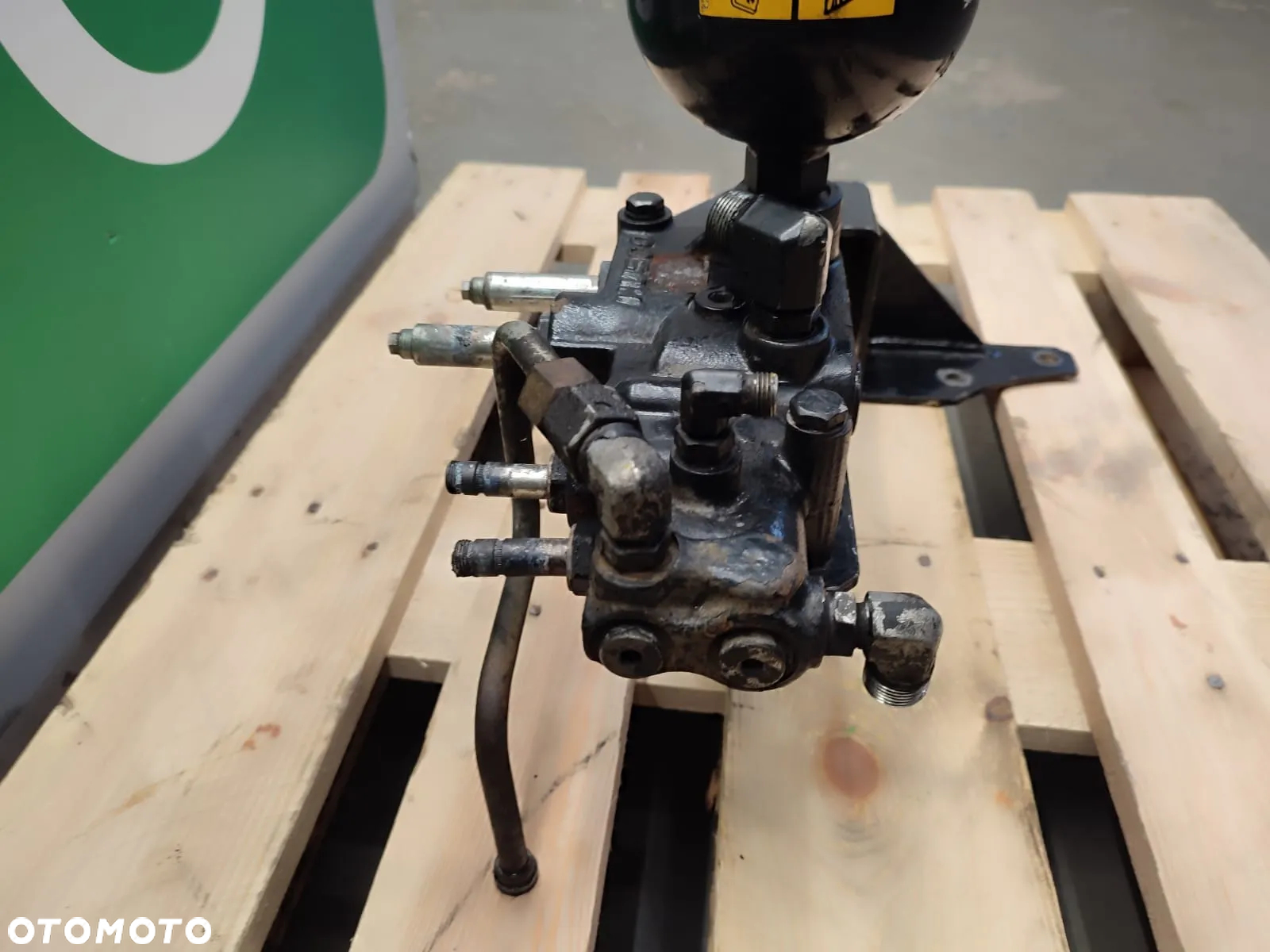 Rozdzielacz hydrauliczny HUSCO hydroakumulator CASE MAXXUM 140 - 7