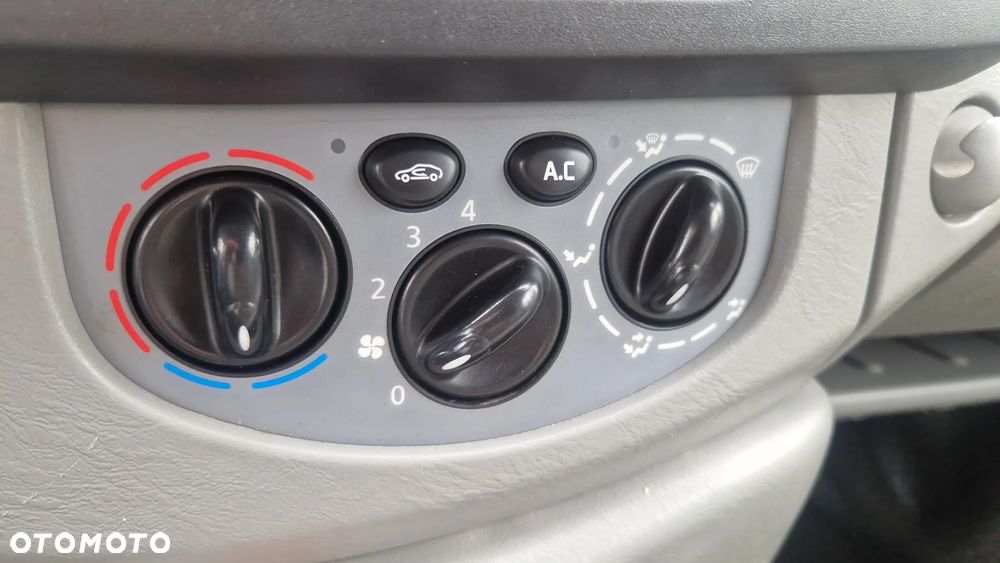 Opel Vivaro - 12