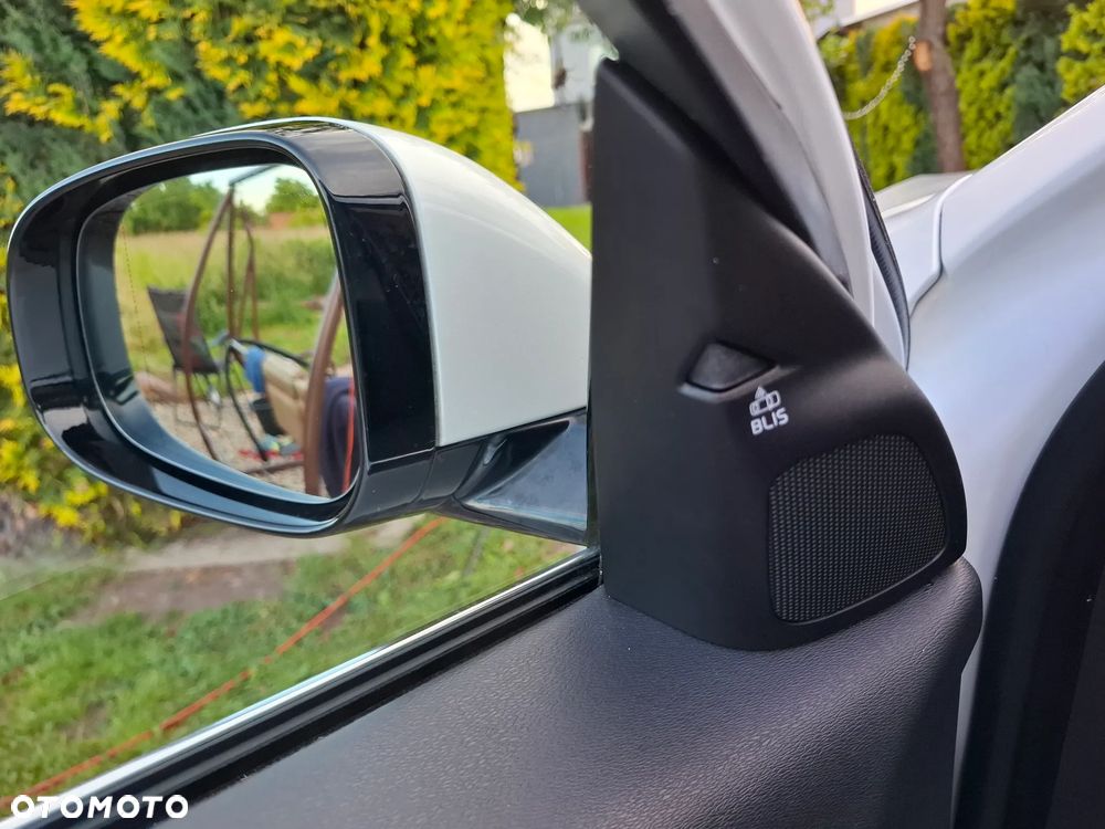 Volvo V60 D6 AWD Plug-in Hybrid R-Design Summum - 28