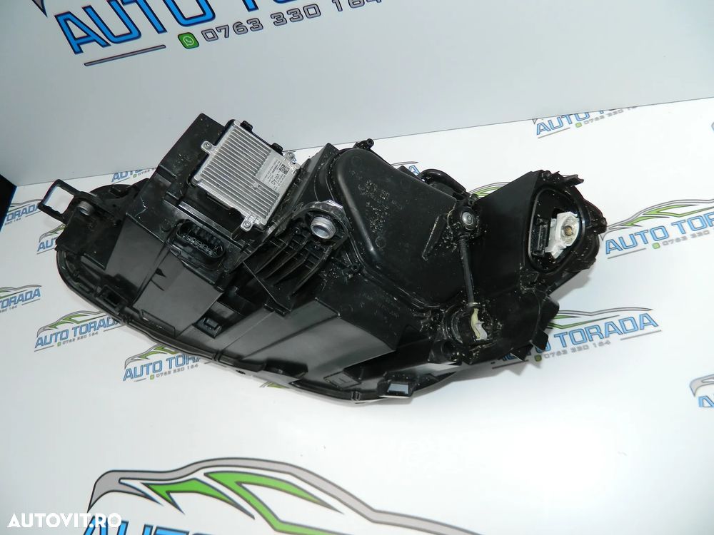 Far Led VW Passat an 2025 2026 cod 3J1941006 - 4