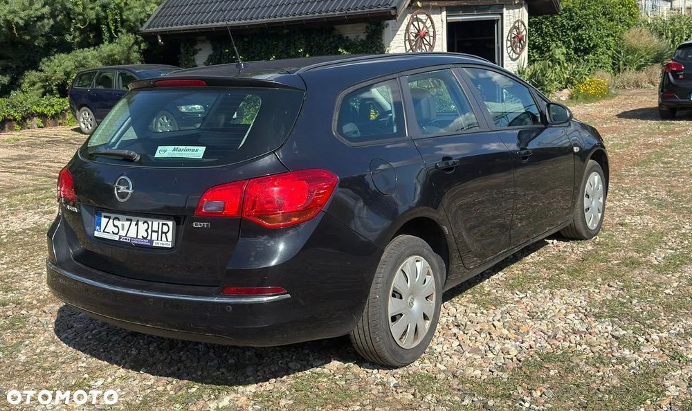 Opel Astra 2014 photo 2