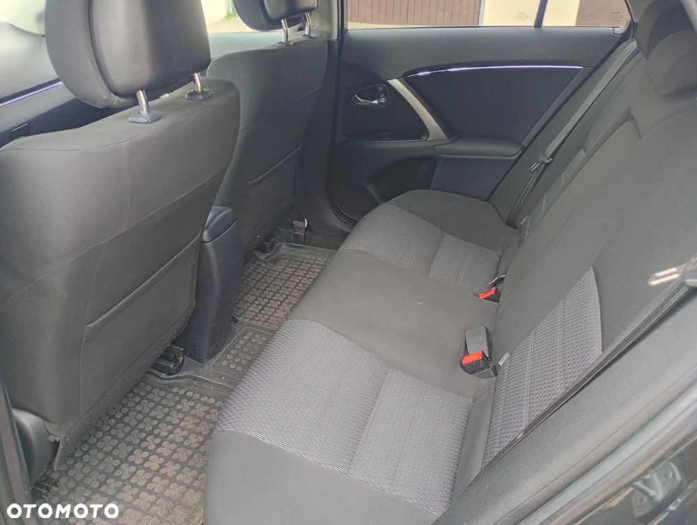 Toyota Avensis - 8