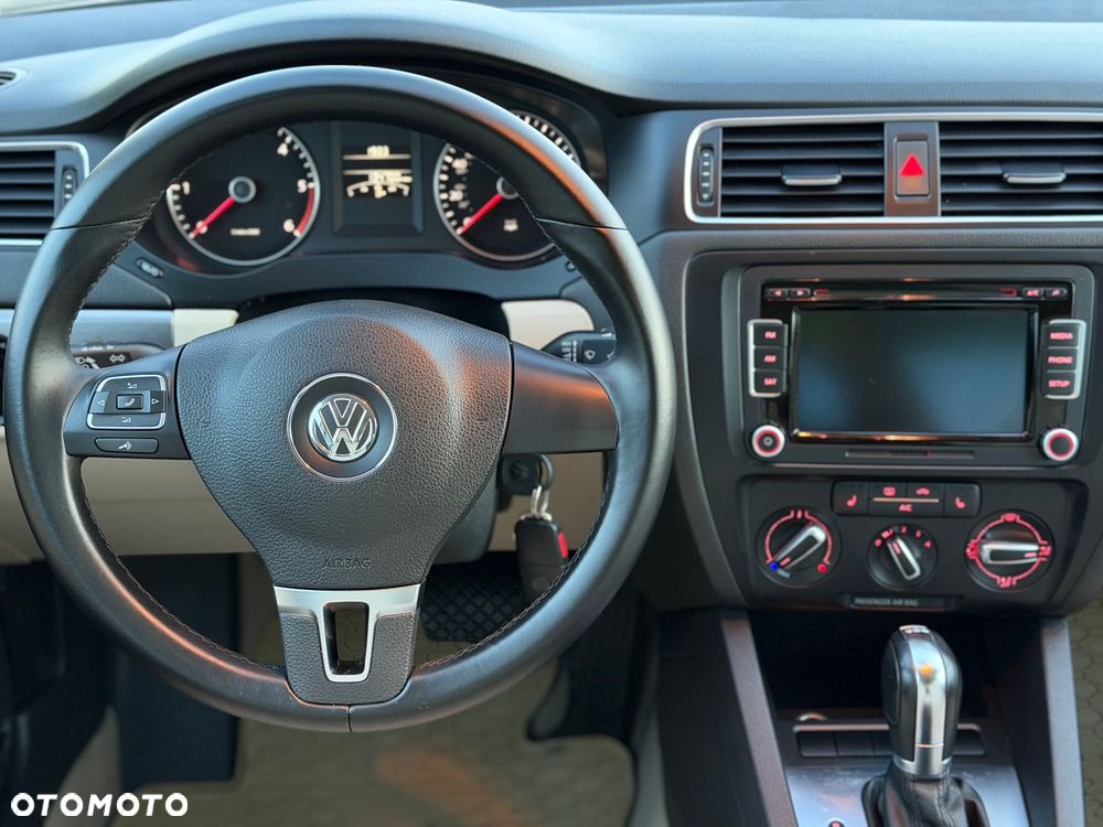 Volkswagen Jetta 2.0 TDI DSG Highline - 8