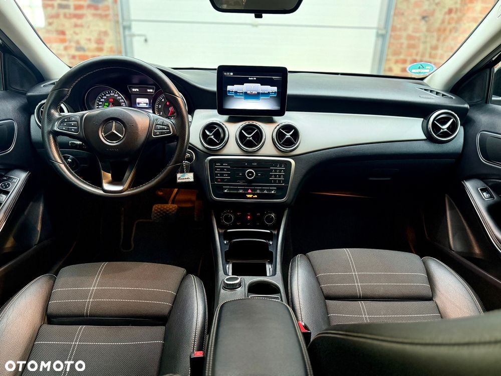 Mercedes-Benz GLA 180 7G-DCT Urban - 16