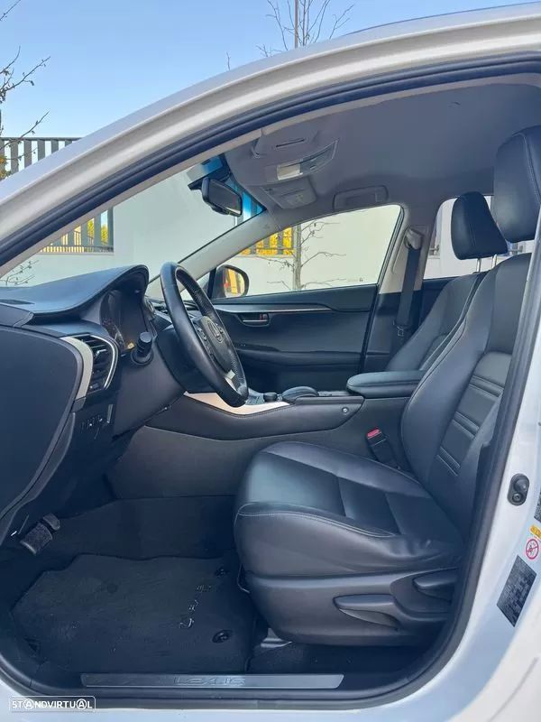 Lexus NX 300h Executive - 13