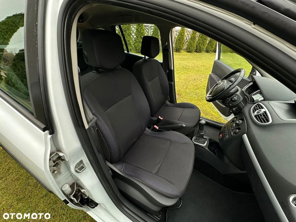 Renault Clio 1.2 16V Campus - 12