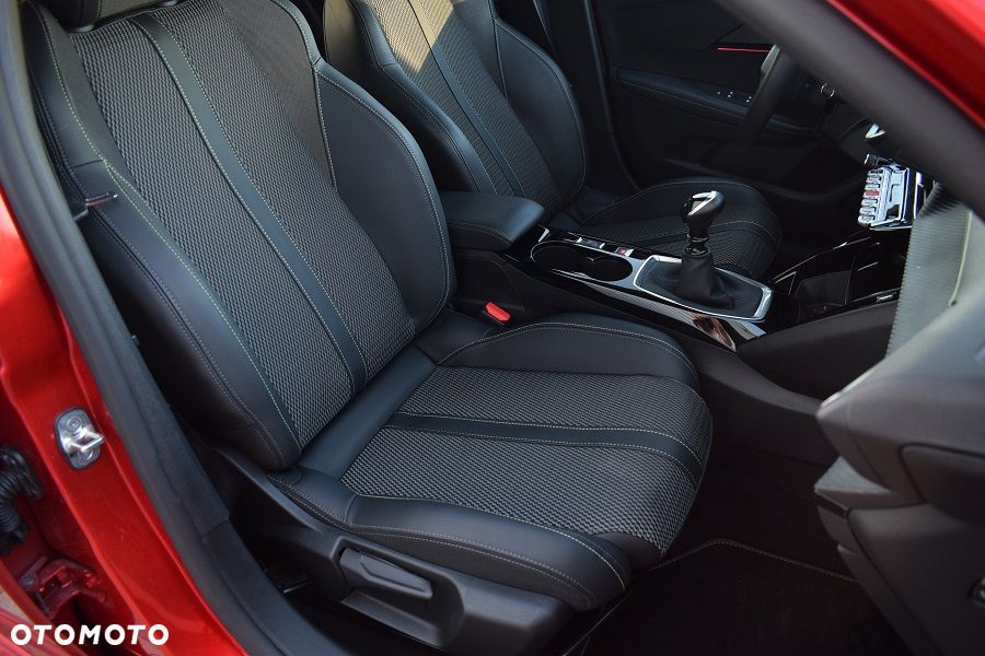 Peugeot 208 PureTech 100 GT Pack - 12