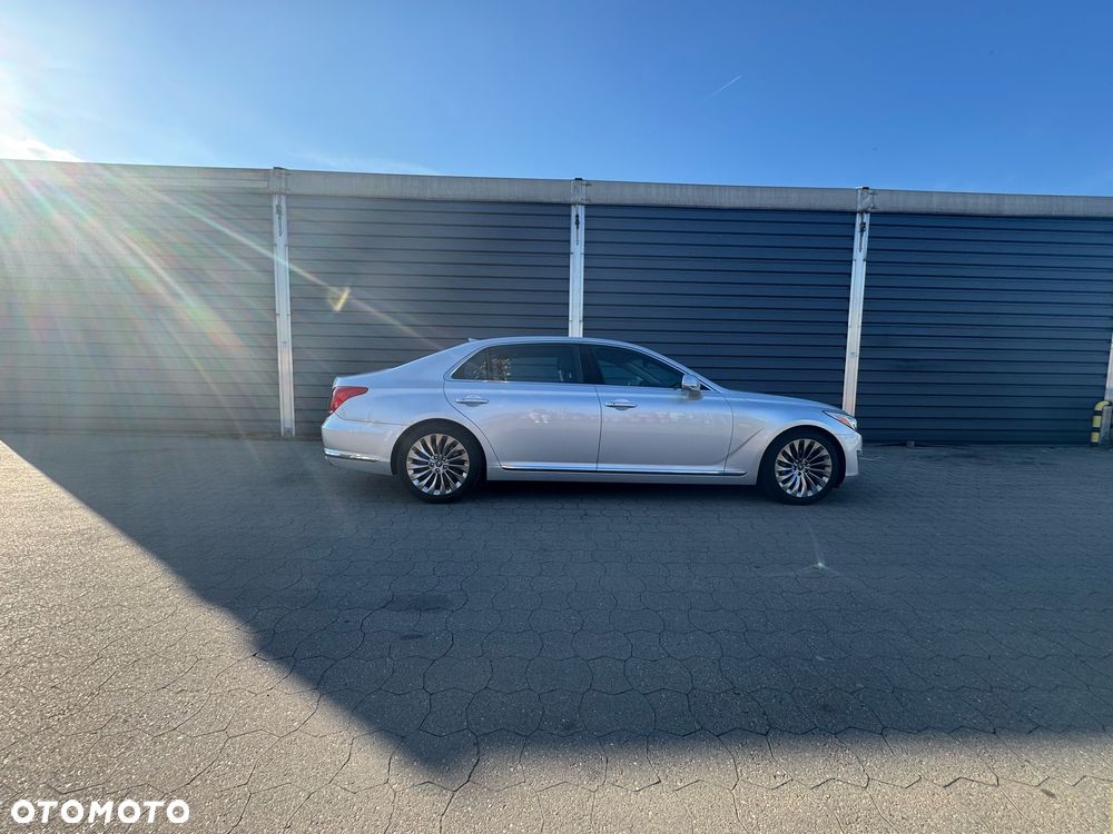 Genesis G90 - 31