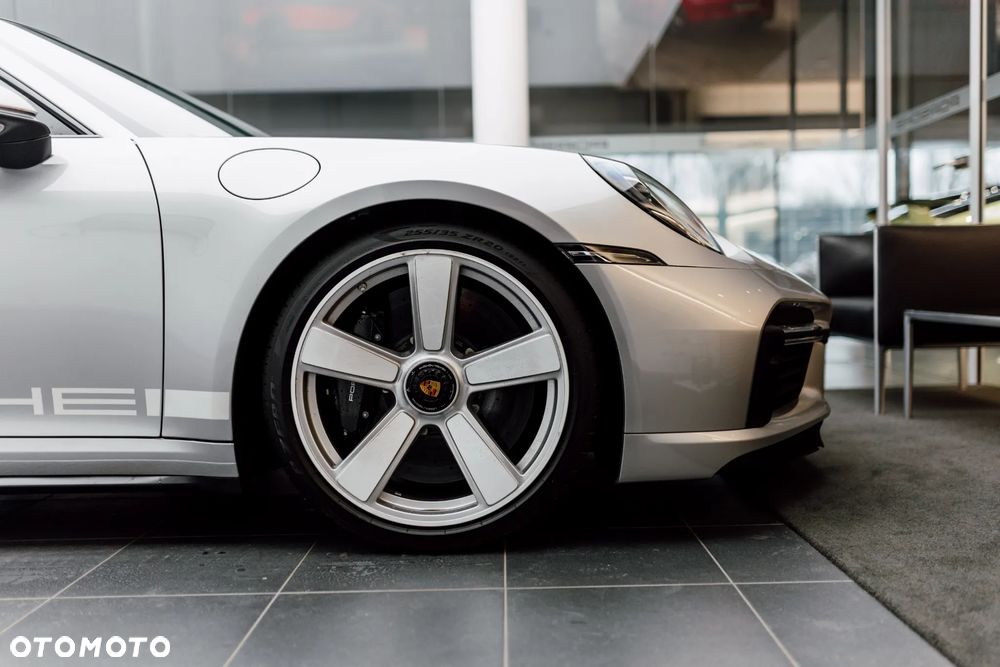 Porsche 911 Turbo 50 Years - 34