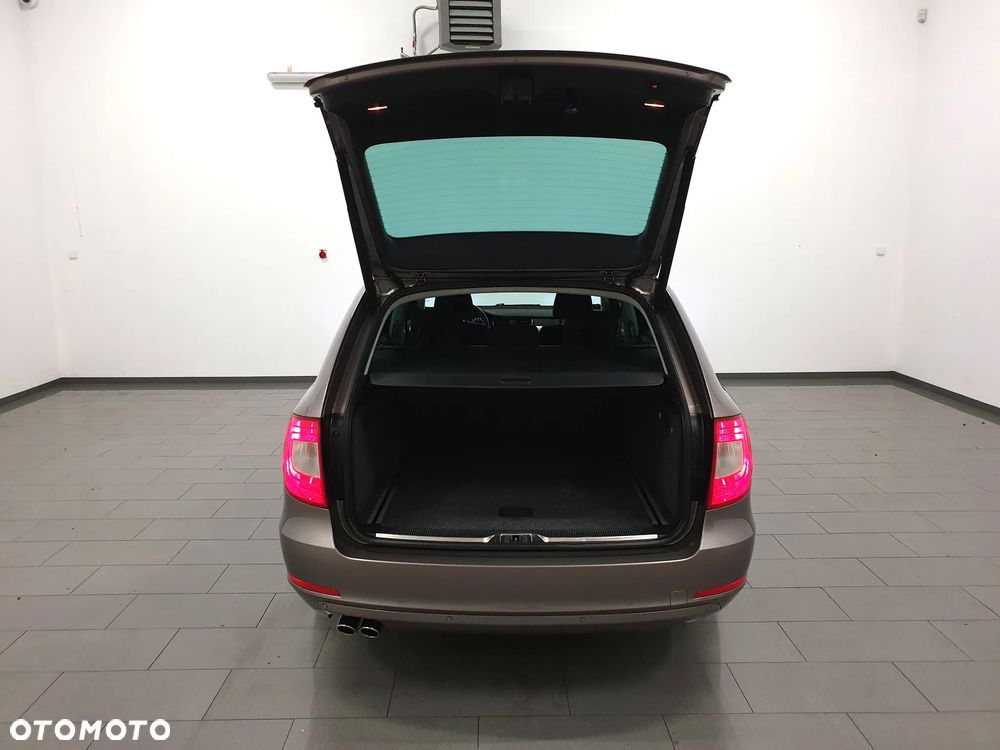 Skoda Superb 2.0 TDI Platinum - 31