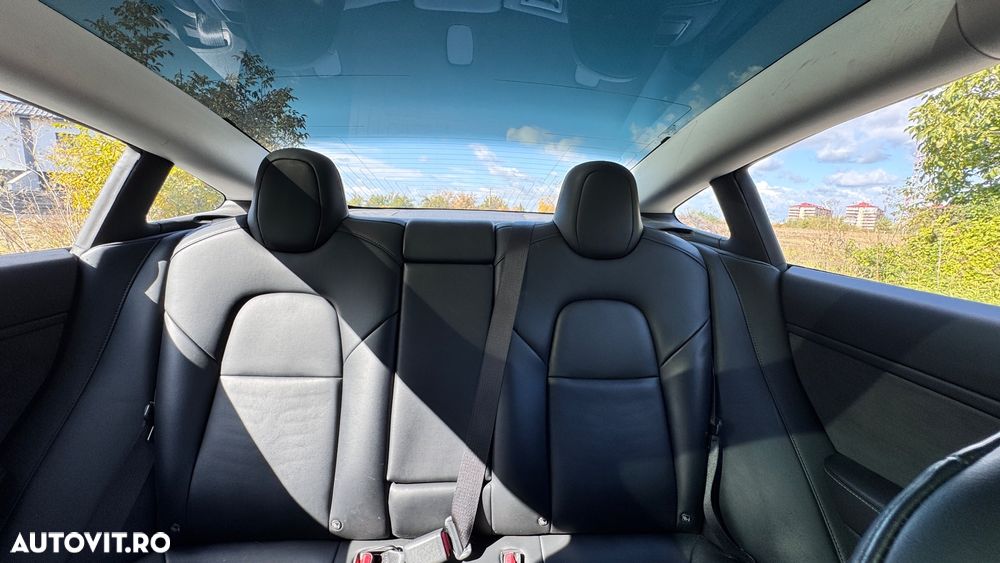 Tesla Model 3 - 9