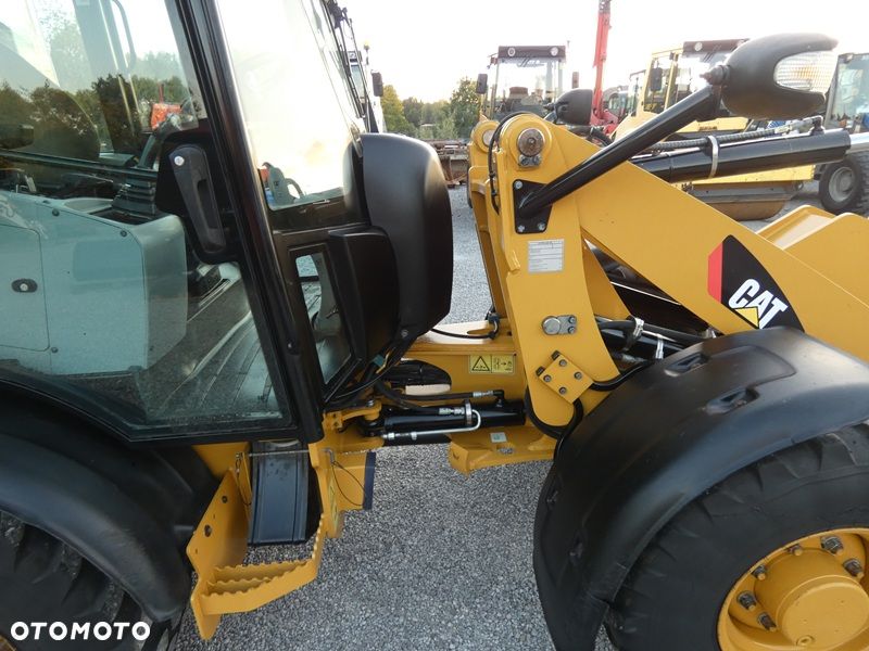 Caterpillar CAT 906H2 Z Niemiec / SZYBKA SKRZYNIA 35KM/H / Super Stan / - 27