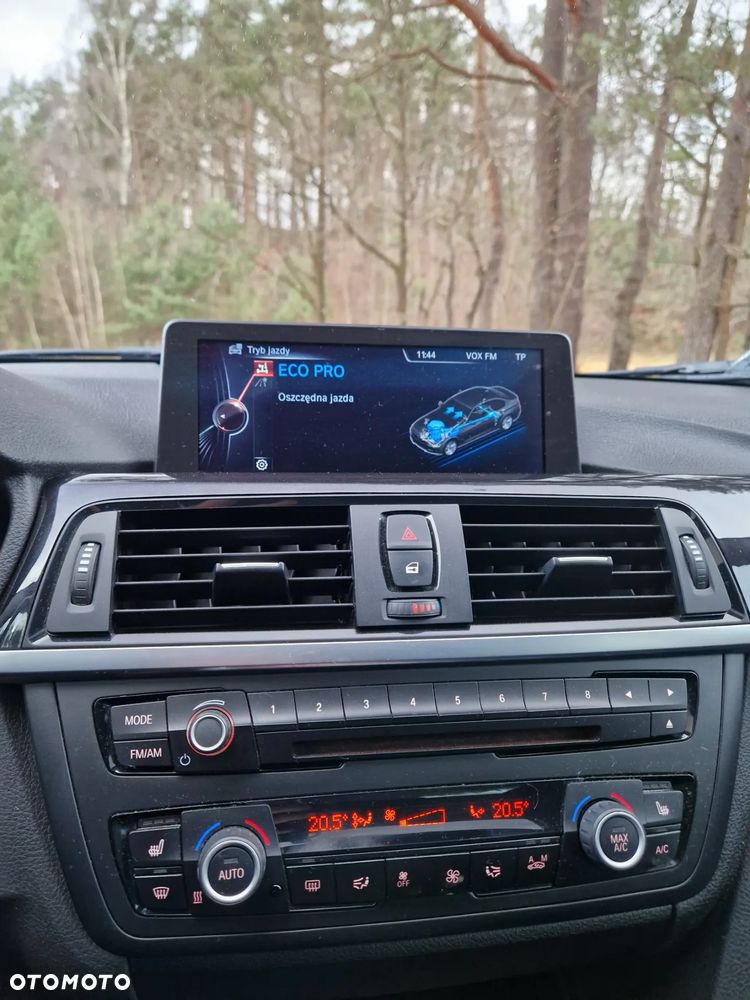 BMW Seria 3 328i Luxury Line - 17