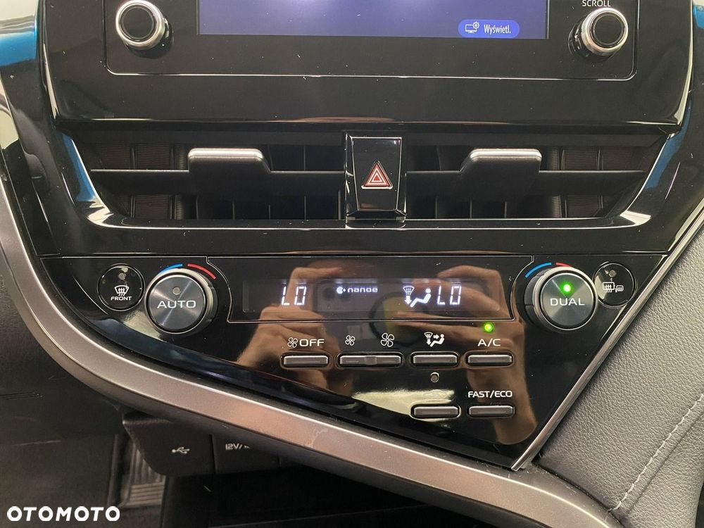 Toyota Camry - 22