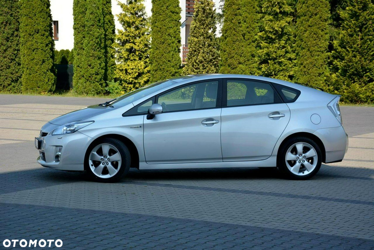 Toyota Prius 1.8 HSD Sol - 4