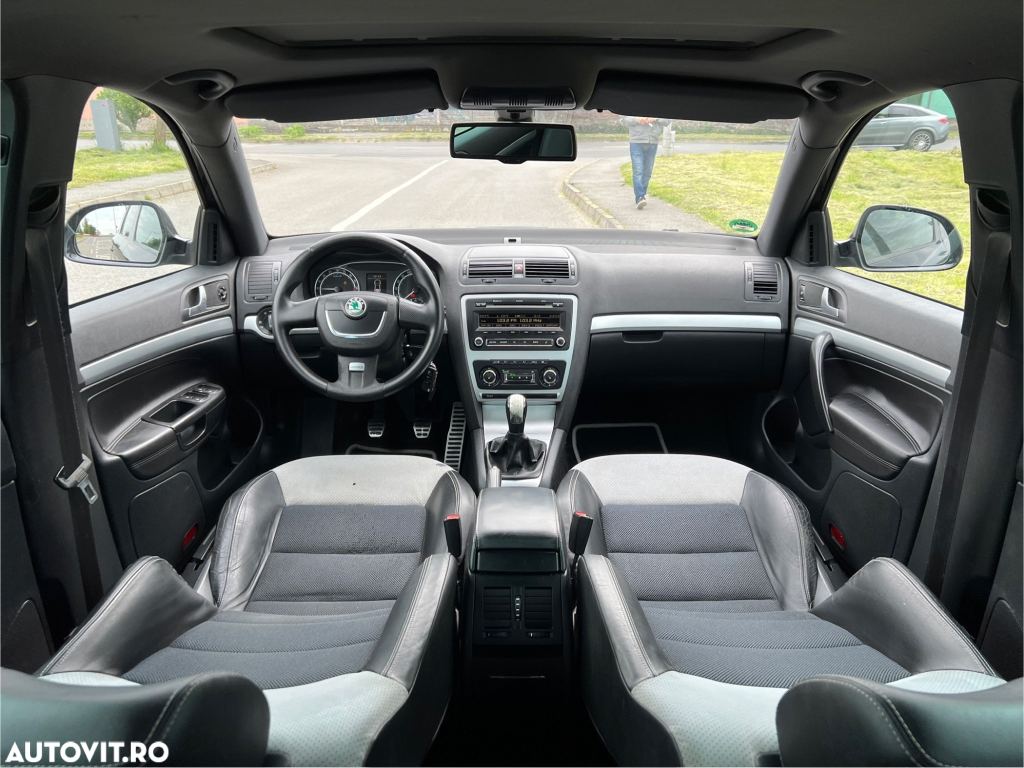 Skoda Octavia Combi 2.0 TDI RS - 8