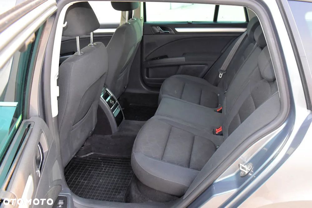 Skoda Superb 2.0 TDI Family DSG - 23