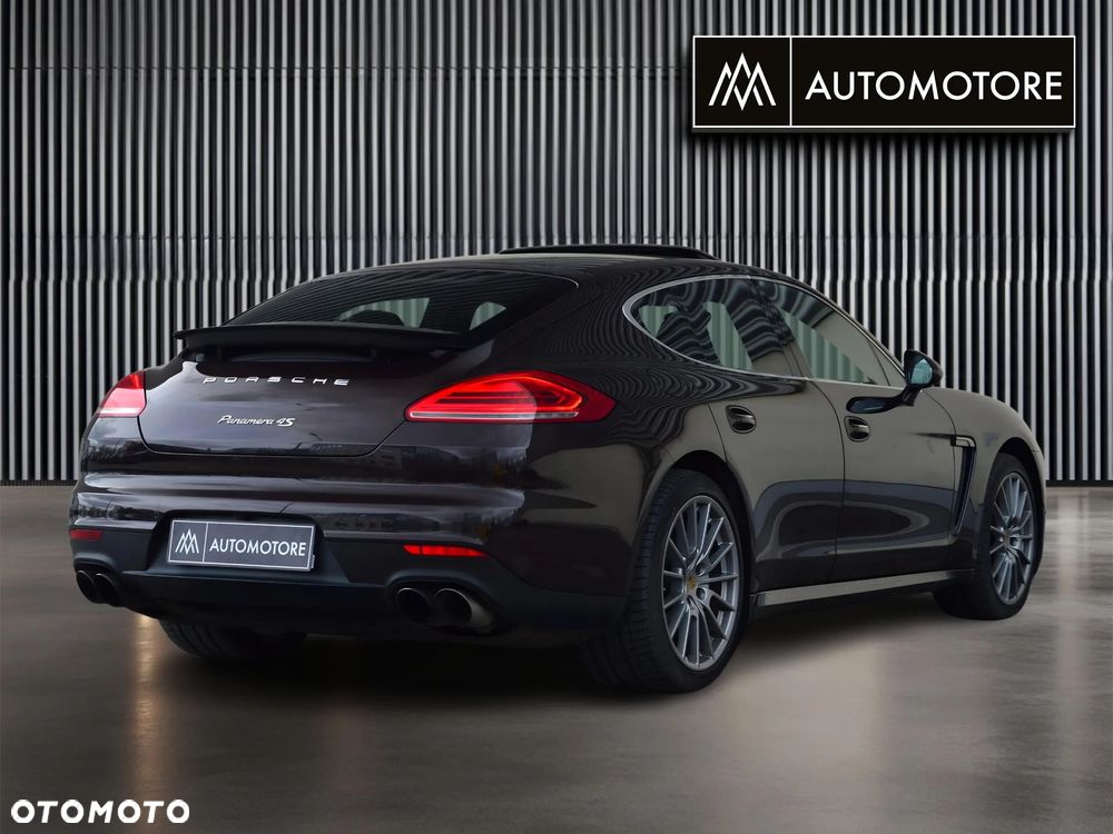 Porsche Panamera 4S - 9