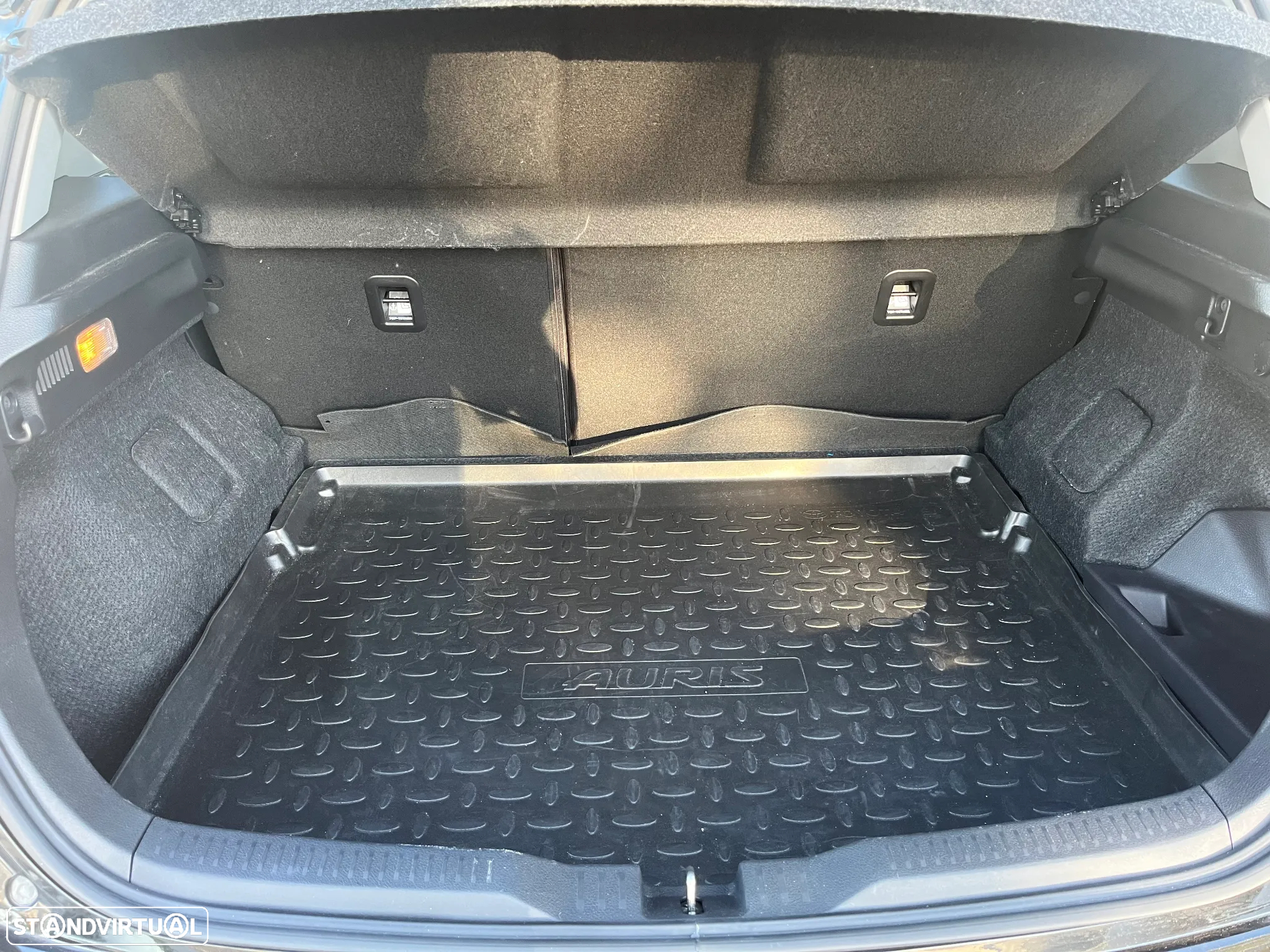 Toyota Auris 1.8 HSD Comfort +P.Techno+P.Sport - 12