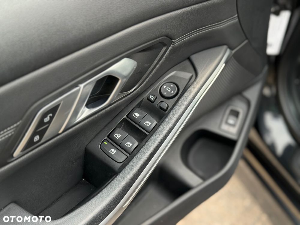 BMW Seria 3 320d - 37