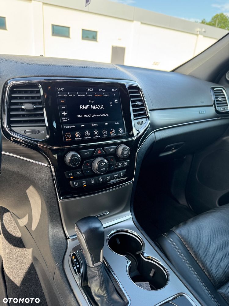 Jeep Grand Cherokee - 16