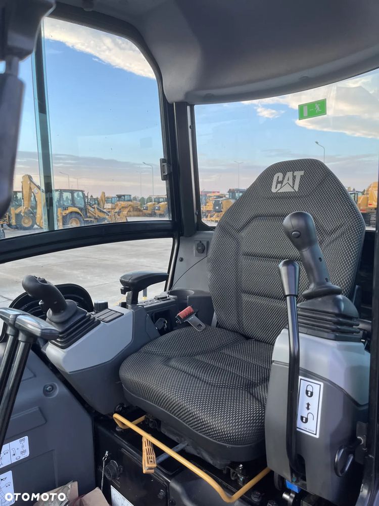 Caterpillar 301.8 - 12