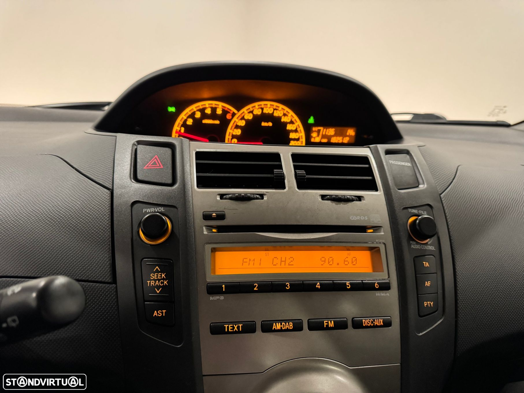 Toyota Yaris - 16