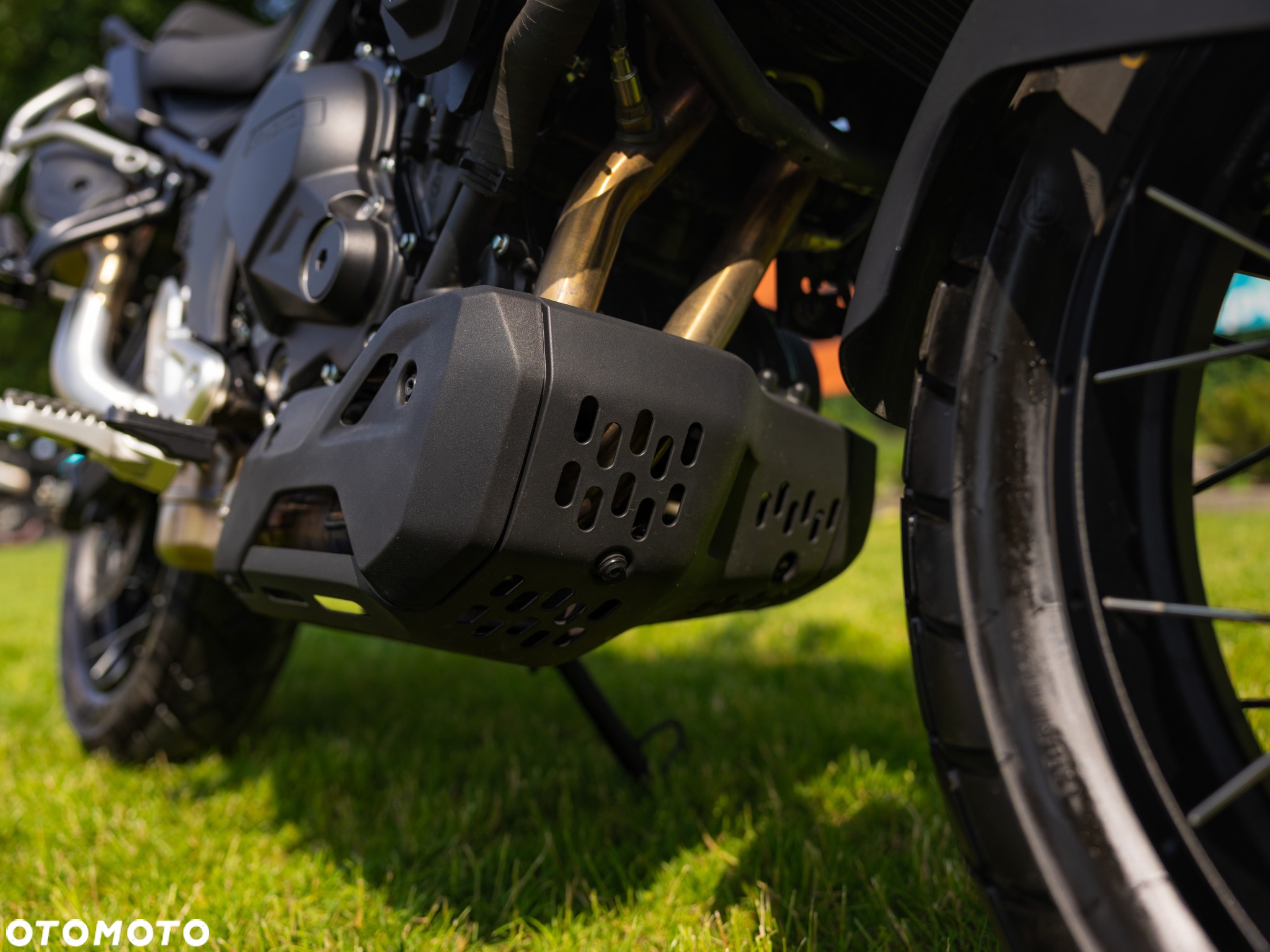CFMoto MT - 9