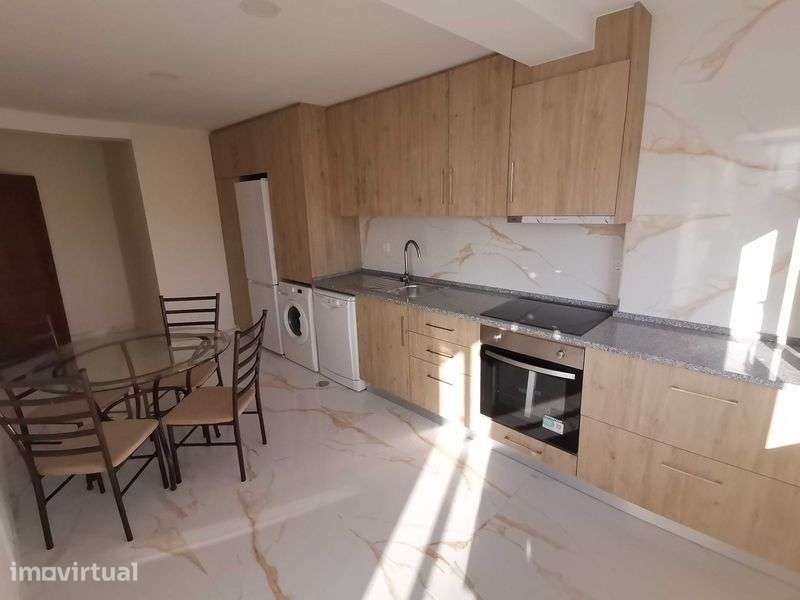 Arrenda-se Apartamento T3 – Junto á Sé Catedral – Castelo Branco - Grande imagem: 4/12