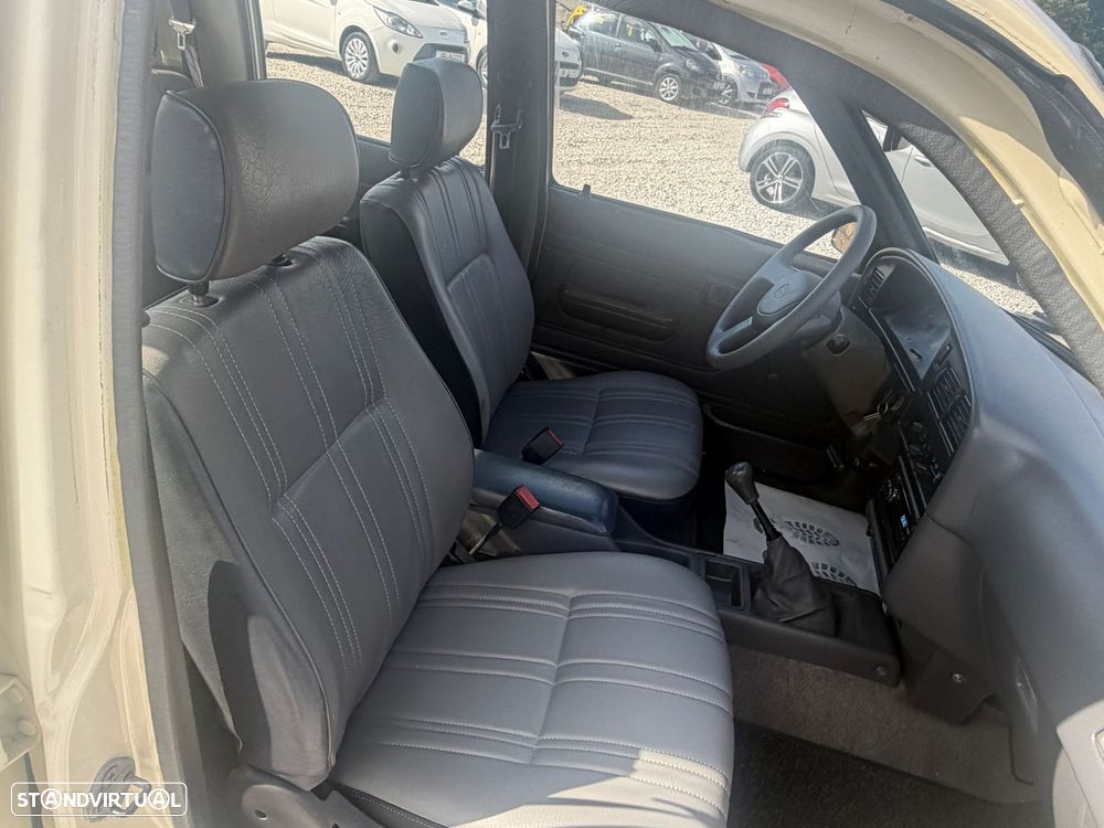 Toyota Hilux 2.4D 5LUG Dir. Assistida - 12