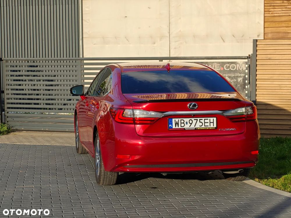 Lexus ES - 5