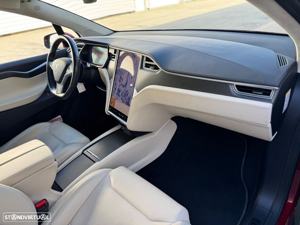 Tesla Model X - 9
