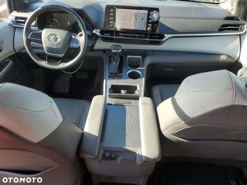 Toyota Sienna - 7
