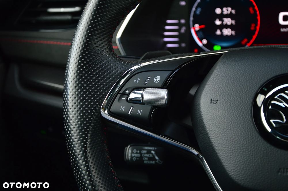 Skoda Octavia 2.0 TDI DSG RS - 23
