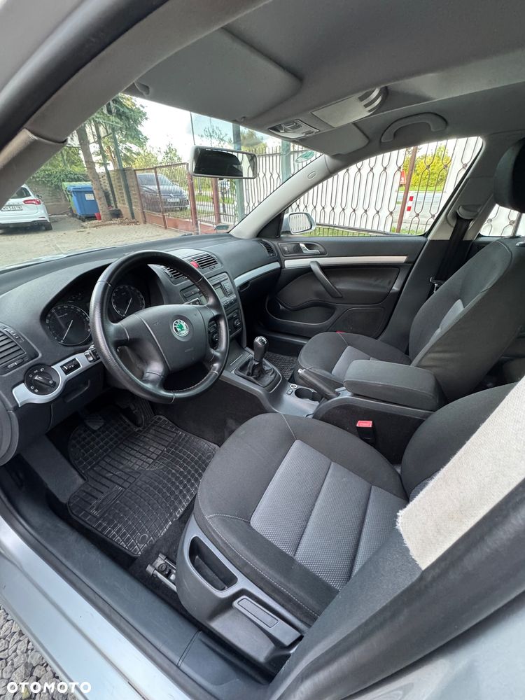 Skoda Octavia 1.6 Ambiente EU5 - 25