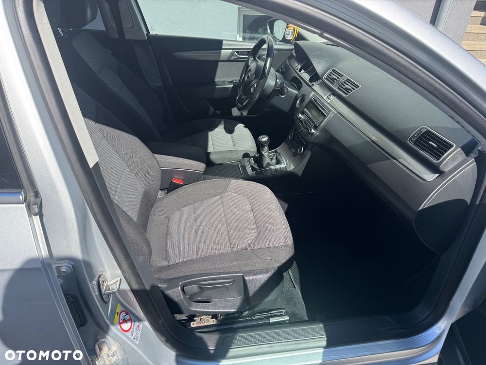 Volkswagen Passat 1.6 TDI Comfortline - 20