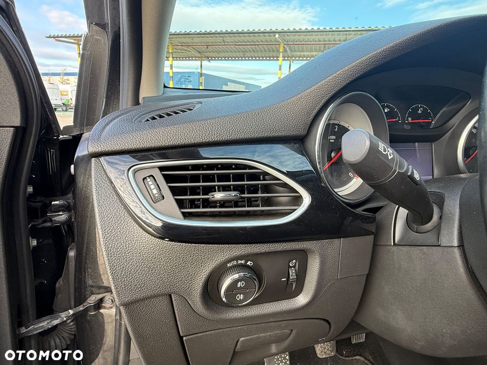 Opel Astra 1.6 CDTI Dynamic S&S - 30