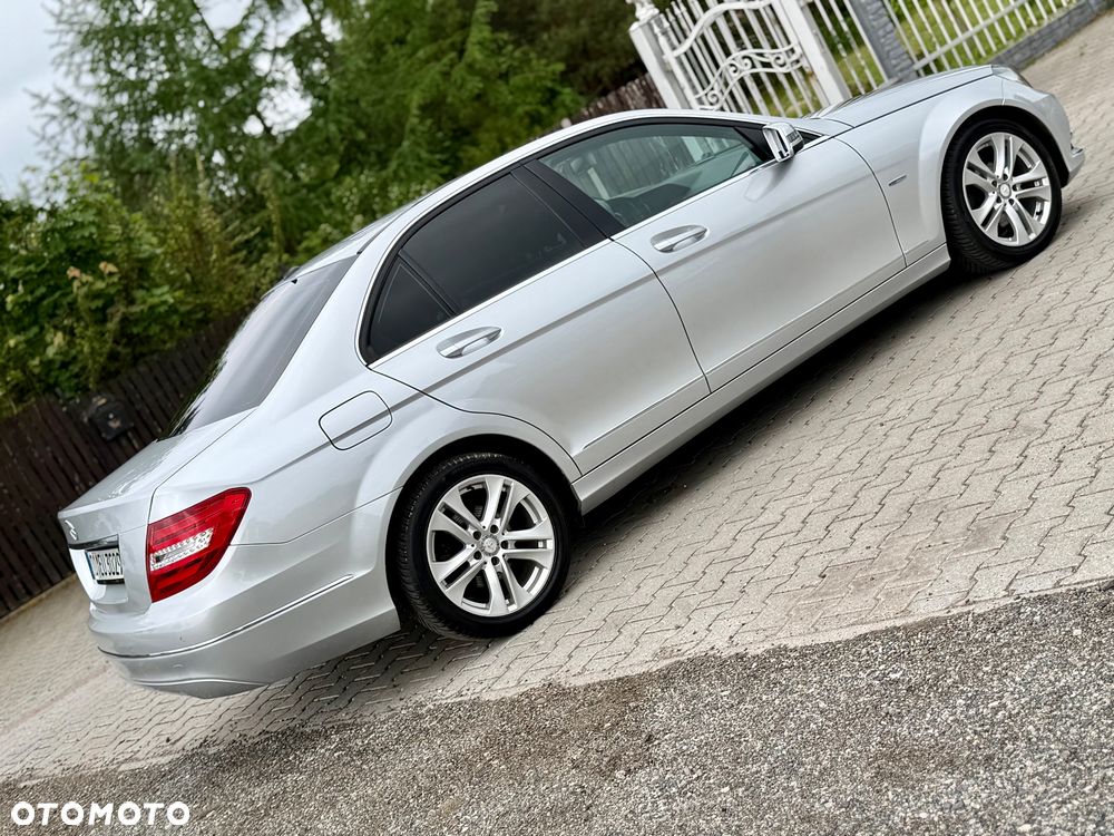 Mercedes-Benz Klasa C 180 CGI Automatik BlueEFFICIENCY Avantgarde - 36