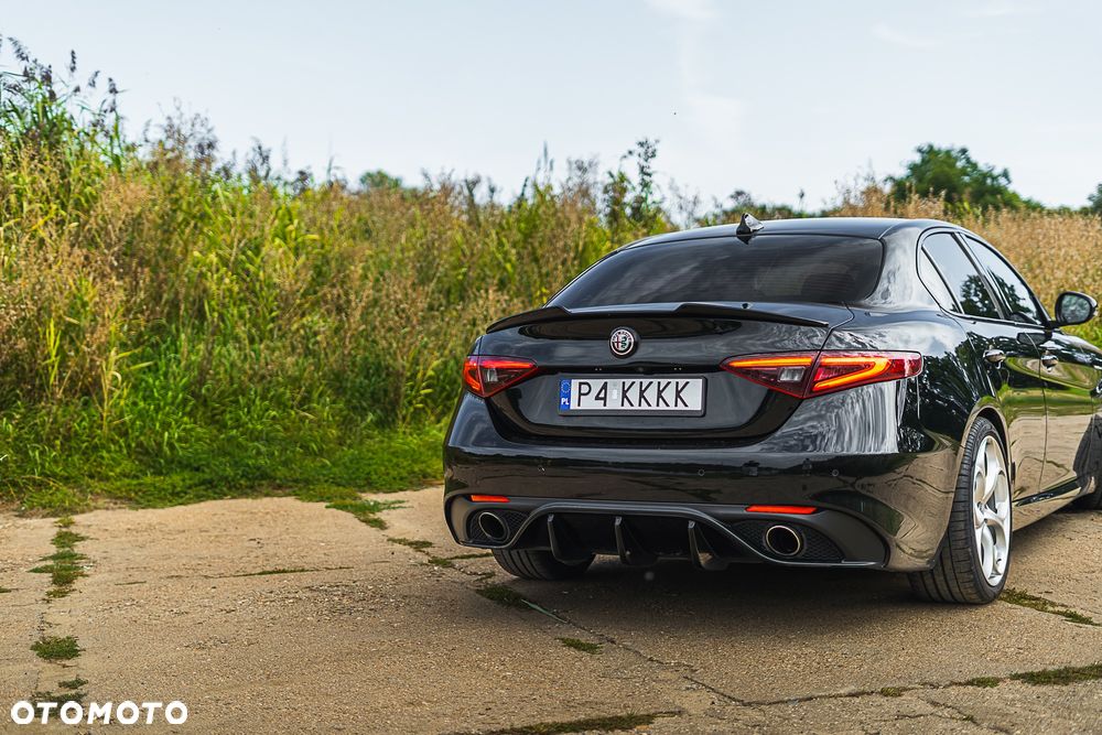 Alfa Romeo Giulia 2.0 Turbo 16V AT8-Q4 Veloce - 8
