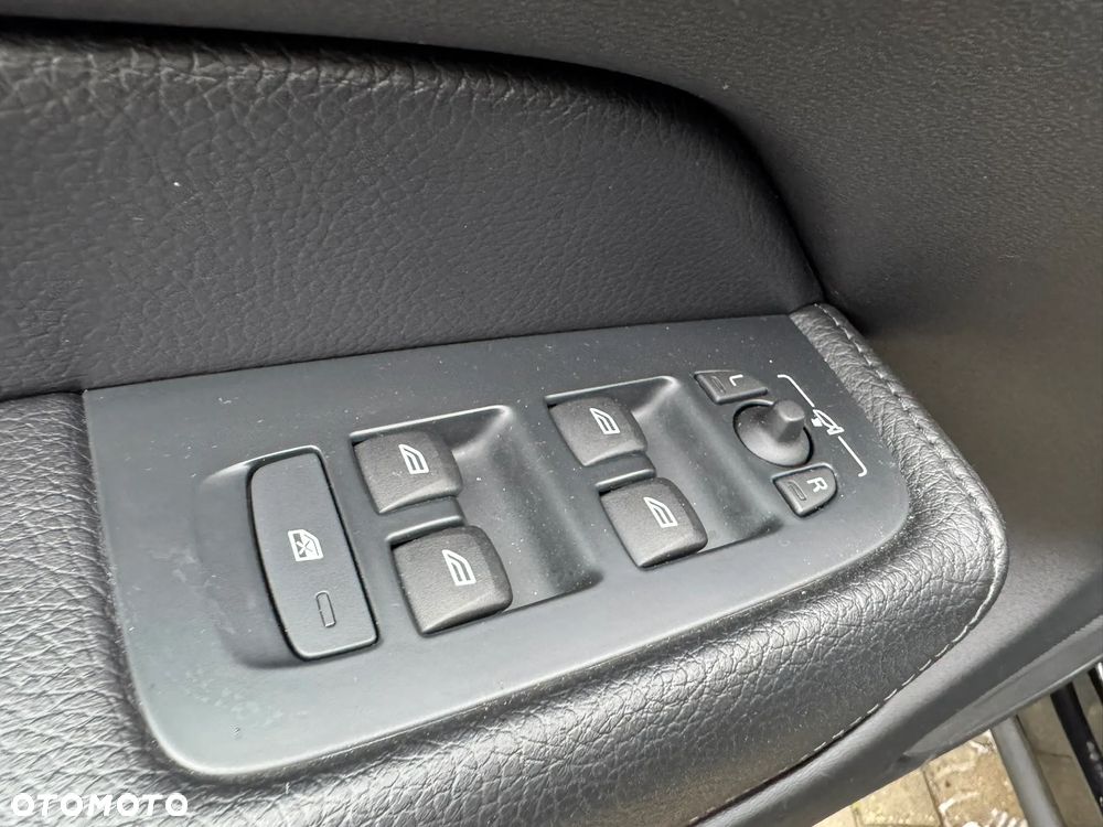 Volvo XC 60 D4 AWD Geartronic RDesign - 38