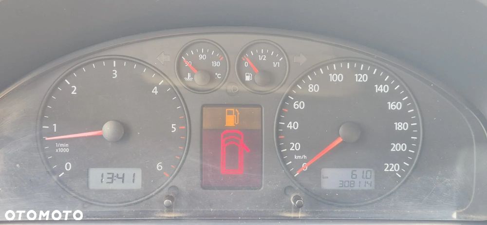 Volkswagen Caravelle - 13