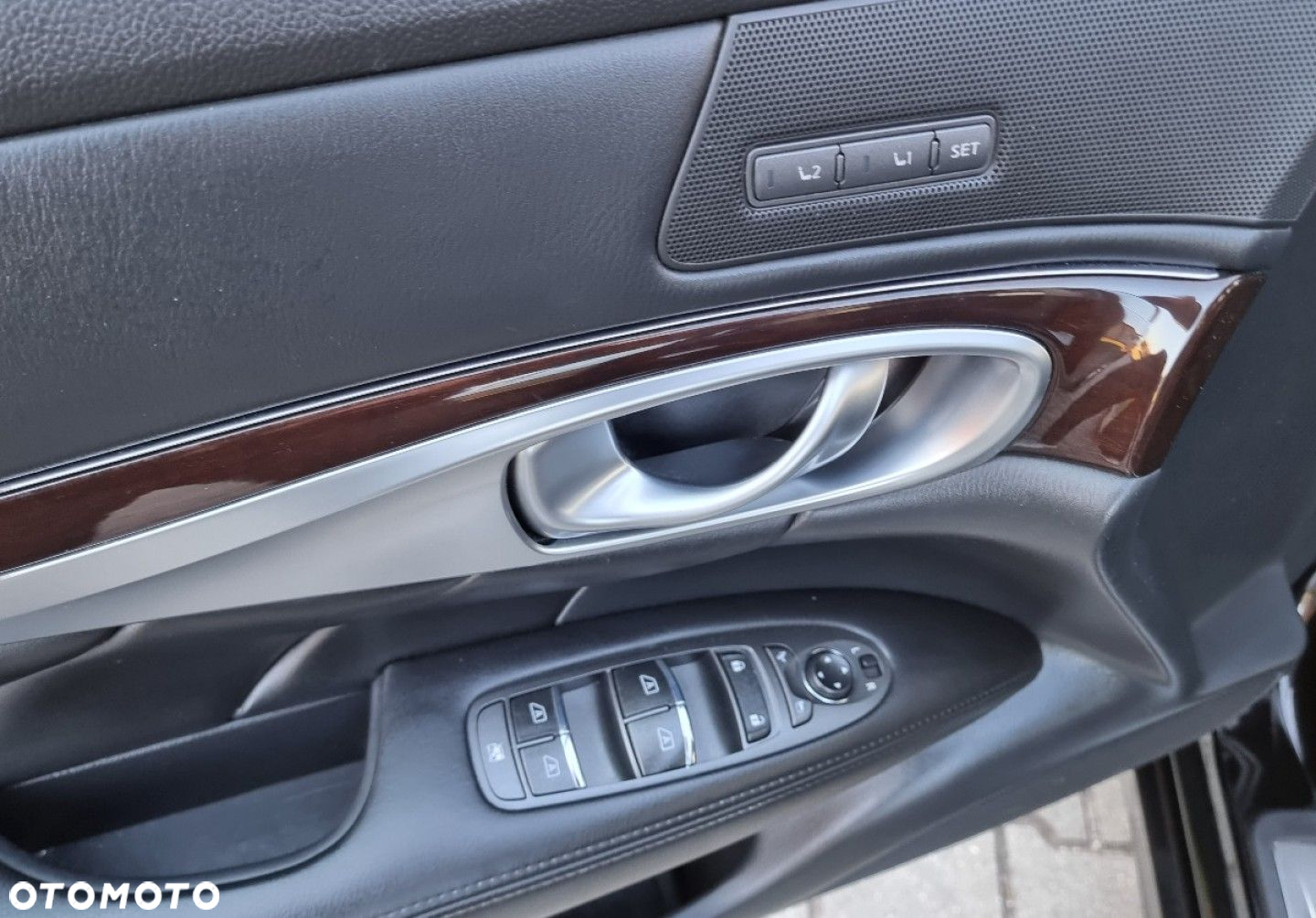 Infiniti Q70 - 15