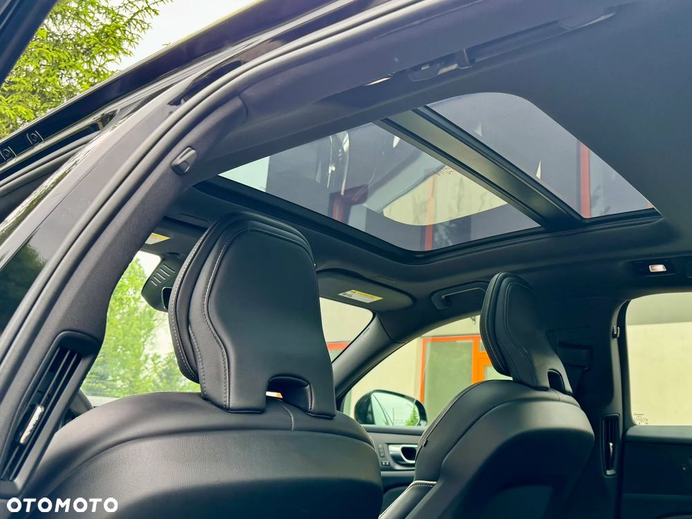 Volvo S60 B5 B AWD Plus Dark - 9