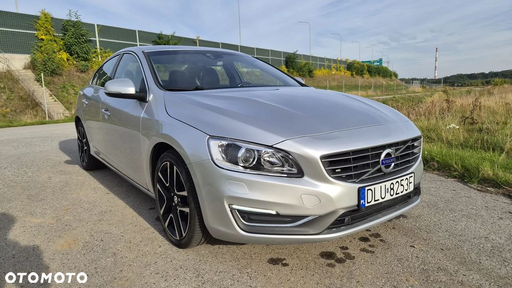 Volvo S60 T5 Drive-E Momentum - 1